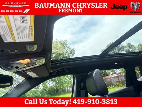 Used 2023 Jeep Compass Latitude w/ Sun and Sound Group AWD/4WD image 17