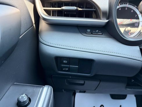 Used 2022 Toyota Highlander LE AWD/4WD image 29