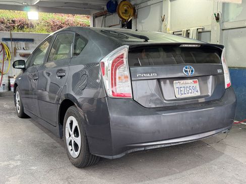 Used 2014 Toyota Prius Two image 2