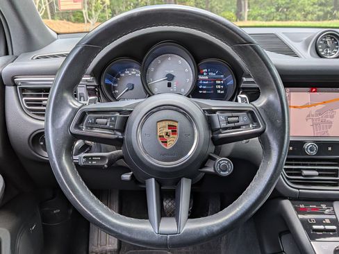 Certified 2022 Porsche Macan S AWD/4WD image 7