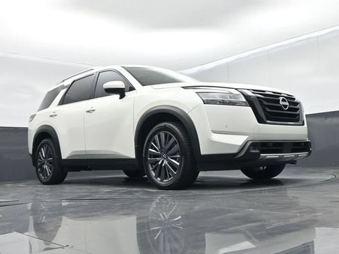 Used 2022 Nissan Pathfinder SL w/ SL Premium Package FWD image 48