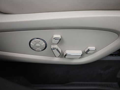 Used 2020 Lincoln Nautilus Reserve w/ Equipment Group 201A image 49