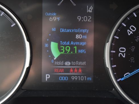 Used 2021 Toyota RAV4 LE w/ Carpet Mat Package (TMS) AWD/4WD image 12
