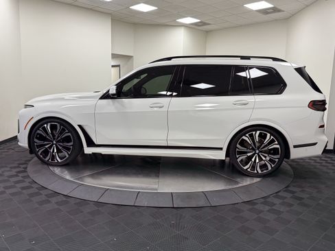 Used 2024 BMW X7 xDrive40i w/ M Sport Package AWD/4WD image 4