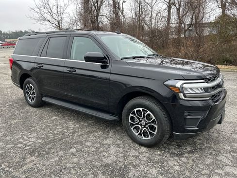 Used 2024 Ford Expedition Max XLT image 9