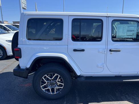 New 2026 Jeep Wrangler Sahara AWD/4WD image 6