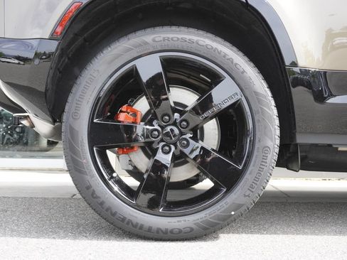 New 2026 Land Rover Defender 110 X AWD/4WD image 32