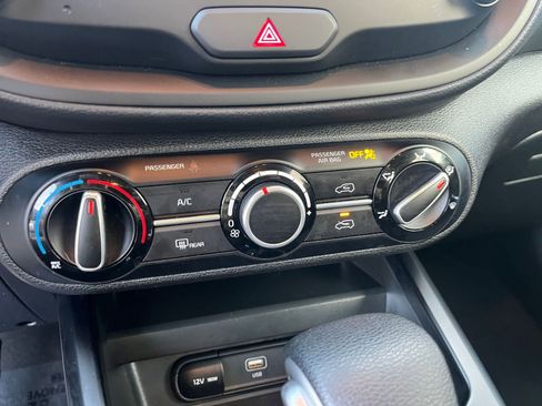 Used 2025 Kia Soul LX w/ LX Technology Package image 24