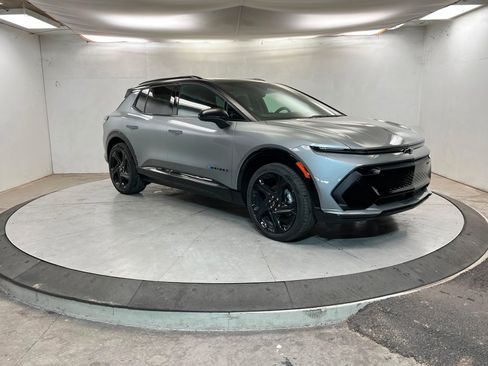 New 2026 Chevrolet Equinox EV RS image 8