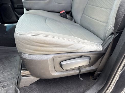 Used 2014 RAM 1500 Express RWD image 30