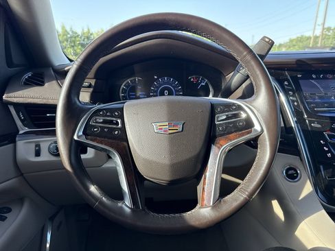 Used 2016 Cadillac Escalade ESV Luxury RWD image 16