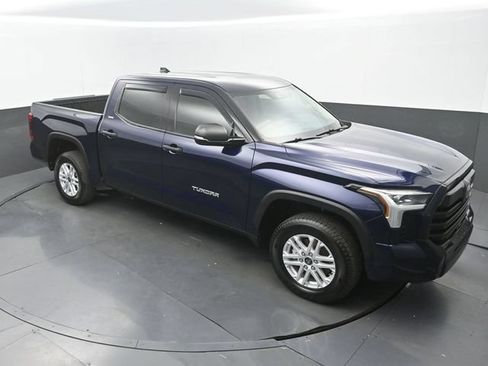 Used 2022 Toyota Tundra SR5 w/ SR5 Convenience Package AWD/4WD image 26
