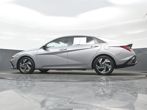 Used 2025 Hyundai Elantra Limited FWD image 27