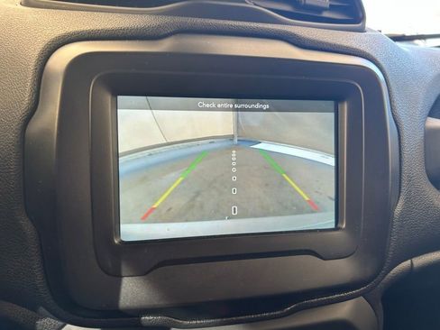 Used 2019 Jeep Renegade Latitude image 15