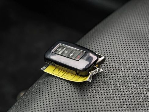 Used 2016 Lexus ES 300h image 68