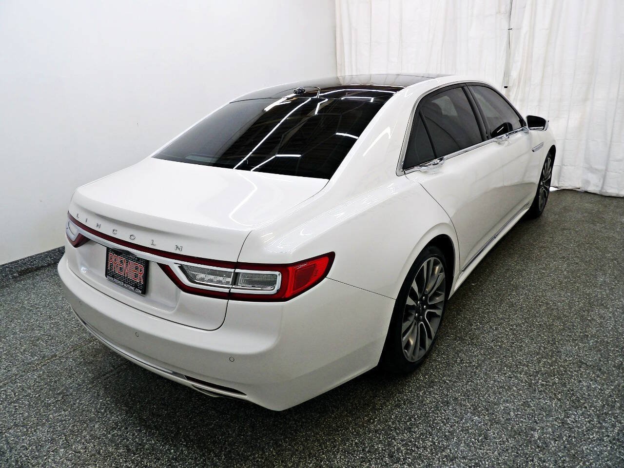 Used 2017 Lincoln Continental Select w/ Climate Package FWD image 6