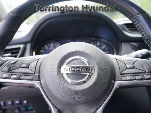 Used 2019 Nissan Rogue SV image 17