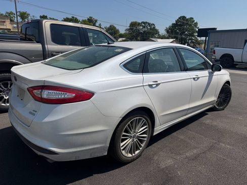 Used 2014 Ford Fusion SE w/ Equipment Group 202A FWD image 5
