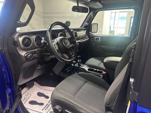 Used 2018 Jeep Wrangler Sport AWD/4WD image 17