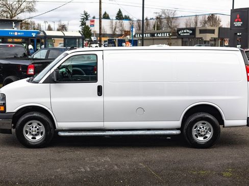 Used 2024 Chevrolet Express 2500 w/ Driver Convenience Package image 13