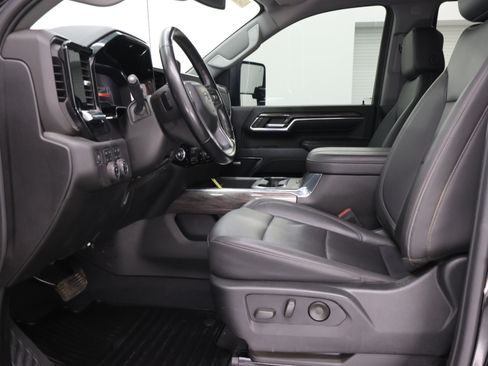 Used 2024 Chevrolet Silverado 2500 LTZ w/ LTZ Plus Package AWD/4WD image 8
