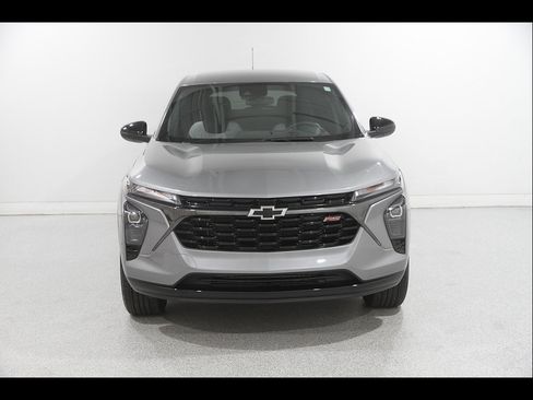 Used 2024 Chevrolet Trax RS w/ Driver Confidence Package FWD image 2