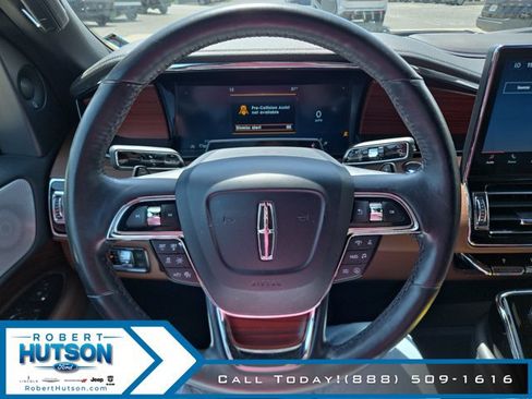 Used 2023 Lincoln Navigator Reserve AWD/4WD image 12