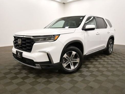 Used 2025 Honda Pilot EX-L image 2