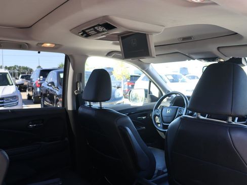 Used 2016 Honda Pilot Touring image 18