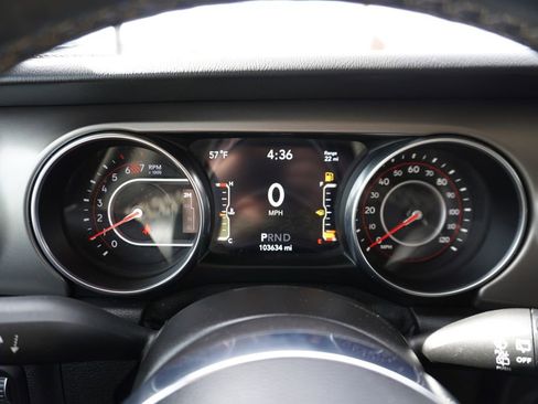 Used 2020 Jeep Wrangler Unlimited Rubicon w/ Cold Weather Group AWD/4WD image 15