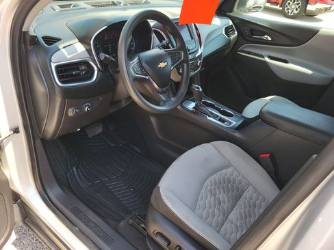 Used 2020 Chevrolet Equinox LS w/ LS Convenience Package image 9