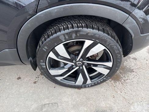 Certified 2023 Volvo XC40 B5 Plus w/ Driver Assist Package image 14