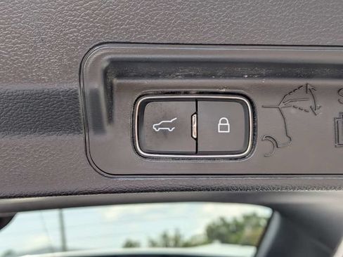 Used 2022 Ford Explorer Limited w/ Equipment Group 301A RWD image 13