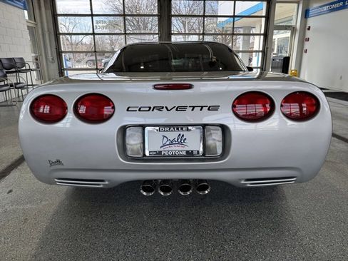 Used 2002 Chevrolet Corvette Coupe w/ Preferred Equipment Group2 image 8