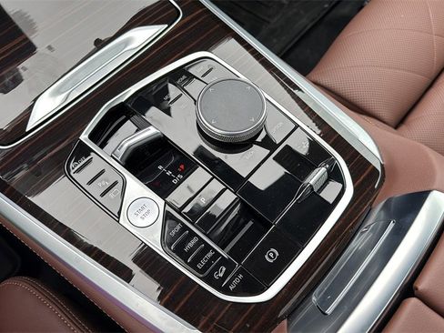 Used 2026 BMW X5 xDrive50e w/ Climate Comfort Package image 32