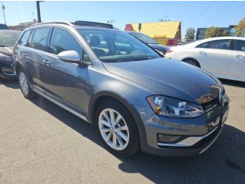 Used 2017 Volkswagen Golf Alltrack SE AWD/4WD image 3