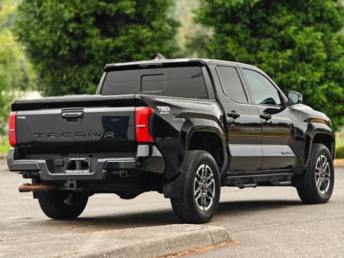 Used 2024 Toyota Tacoma TRD Sport w/ TRD Sport Upgrade Package AWD/4WD image 17