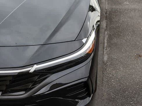 Certified 2025 Hyundai Elantra Limited FWD image 10
