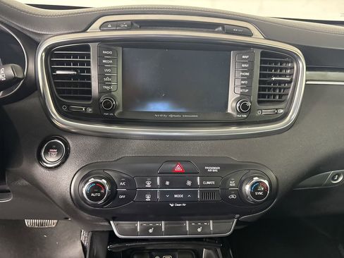 Used 2017 Kia Sorento SX image 17