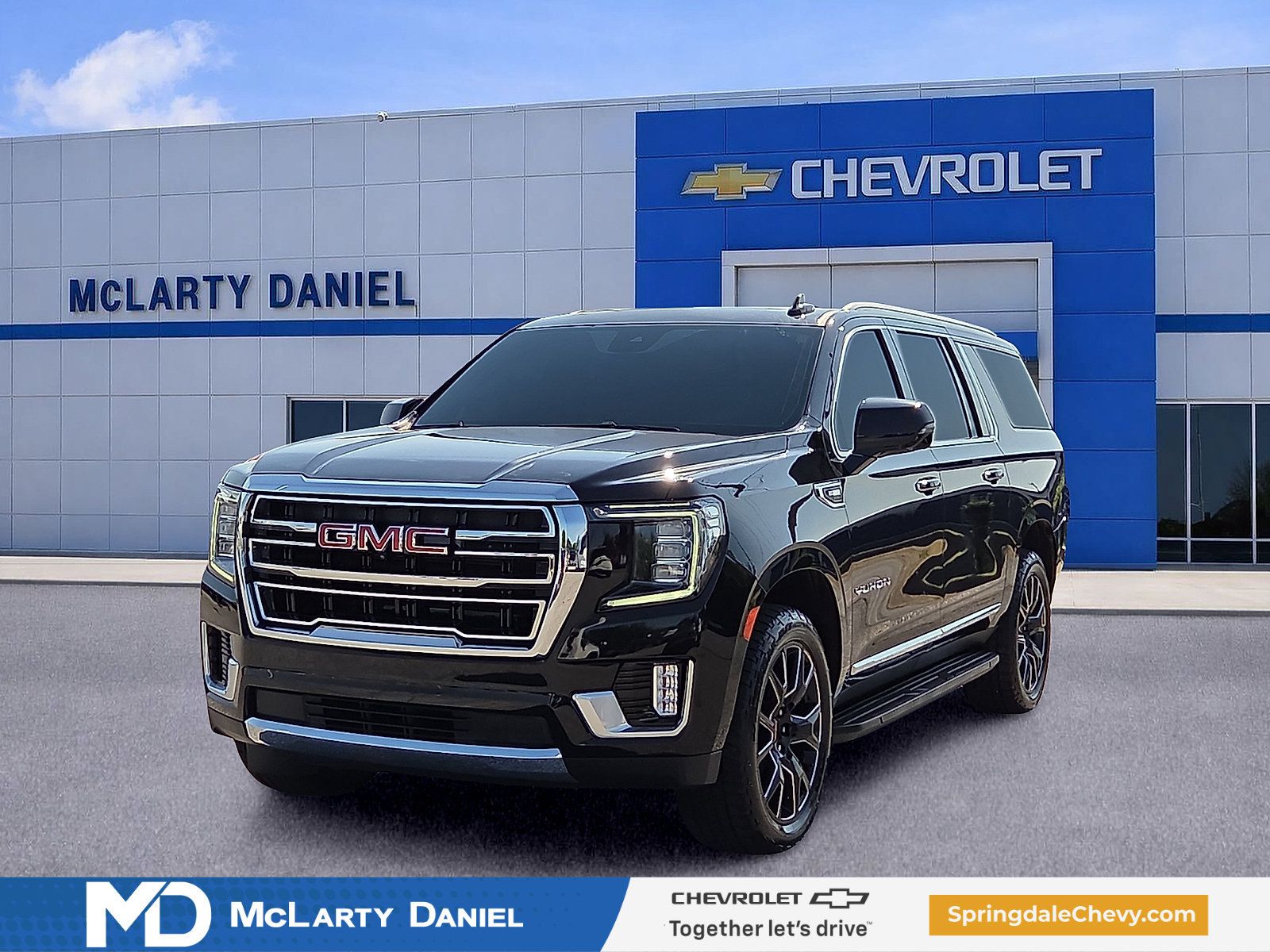 Certified 2023 GMC Yukon XL SLT w/ SLT Luxury Package AWD/4WD image 2