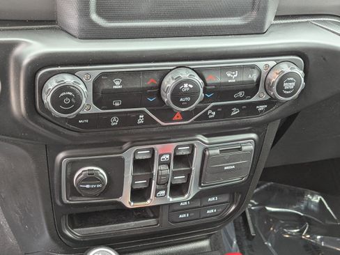 Used 2021 Jeep Wrangler Sport S image 21