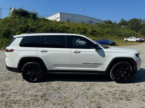 Used 2022 Jeep Grand Cherokee L Laredo AWD/4WD image 11