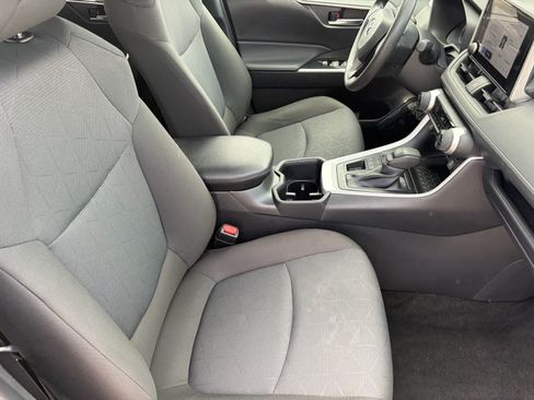 Used 2025 Toyota RAV4 XLE AWD/4WD image 31