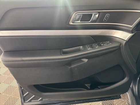 Used 2017 Ford Explorer XLT w/ Equipment Group 202A image 19