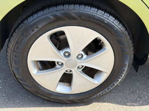 Used 2015 Kia Soul FWD image 9