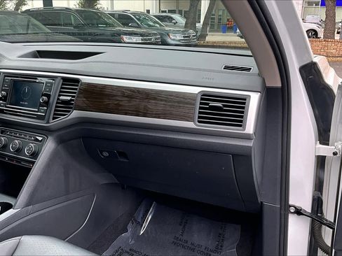 Used 2023 Volkswagen Atlas SE image 19