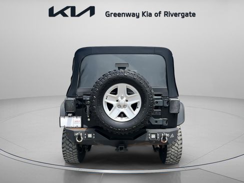 Used 2018 Jeep Wrangler Unlimited Rubicon w/ Connectivity Group AWD/4WD image 7
