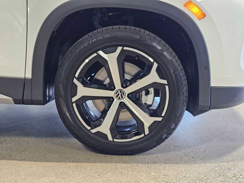 New 2026 Volkswagen Tiguan SE image 8