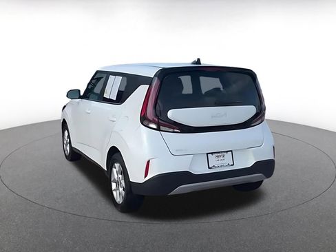 Used 2025 Kia Soul LX w/ LX Technology Package FWD image 10