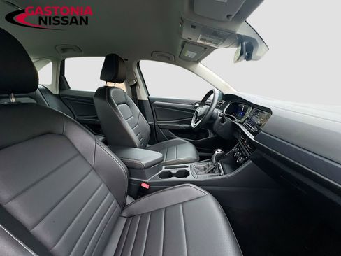 Used 2024 Volkswagen Jetta SE image 34